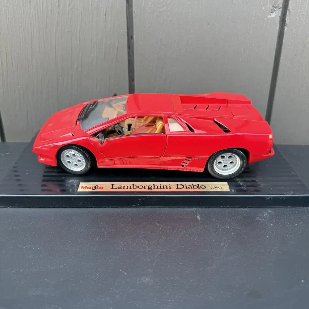 MAISTO Lamborghini Diablo 1990 1:18 Scale Die cast Red